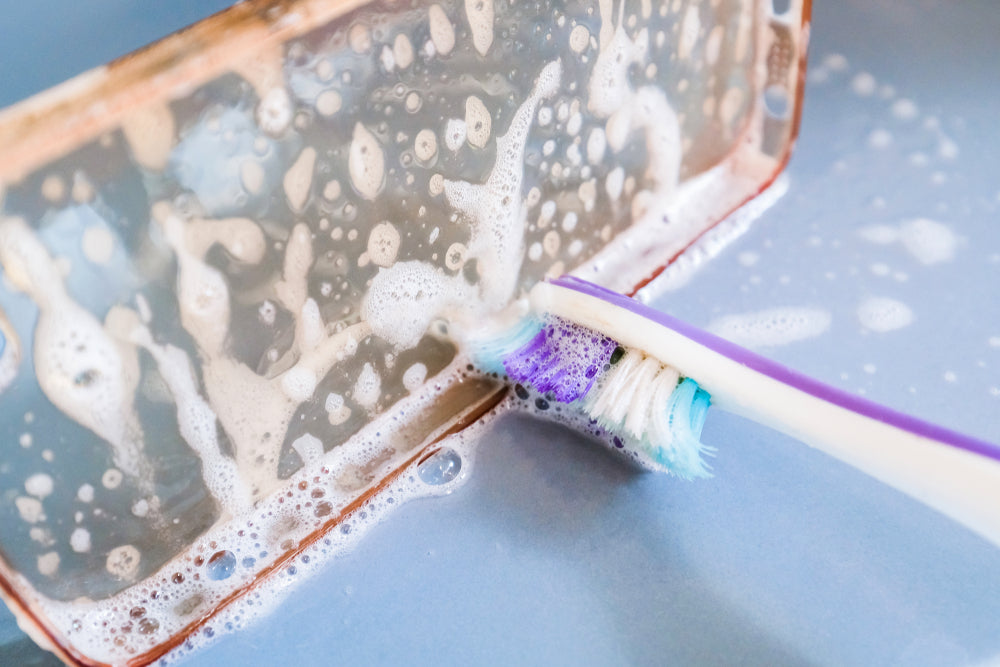 clean your clear phone case with dish soap